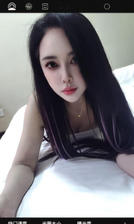 性感肥臀身材的小姐姐