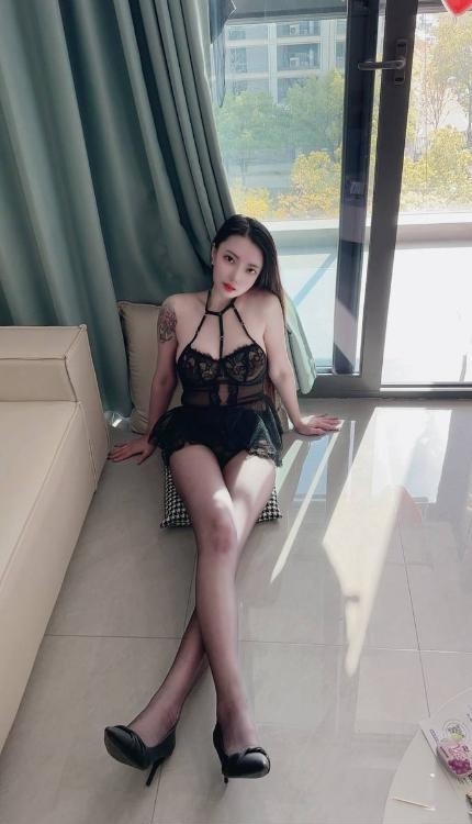 宜宾黑丝美腿骚女柠柠