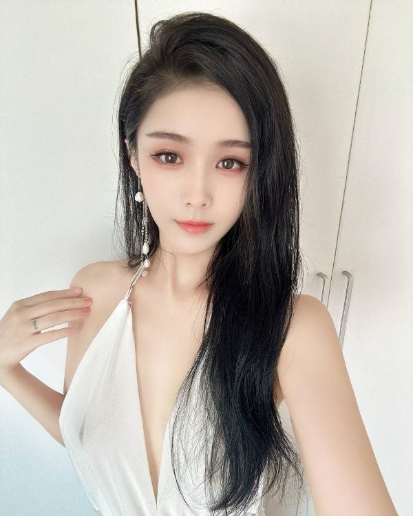 气质迷人小妖精萱萱