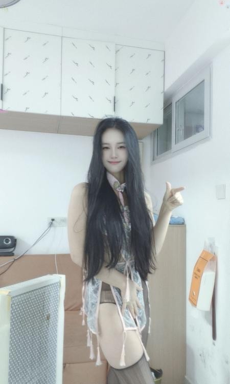 蜀山满姐个人大长腿