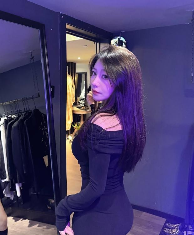 高颜值大臀模特