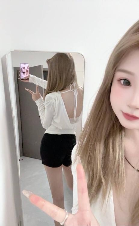 常熟肤白颜值小女友