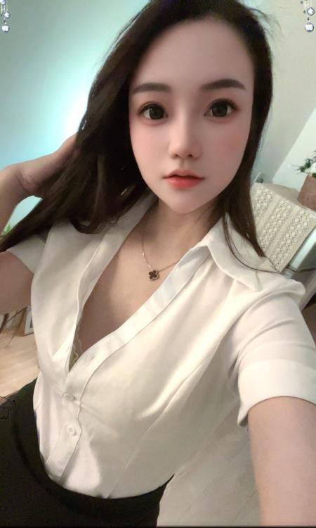 白嫩丰满兼职新人