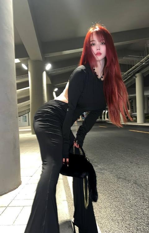 高挑丰臀风骚馨菲