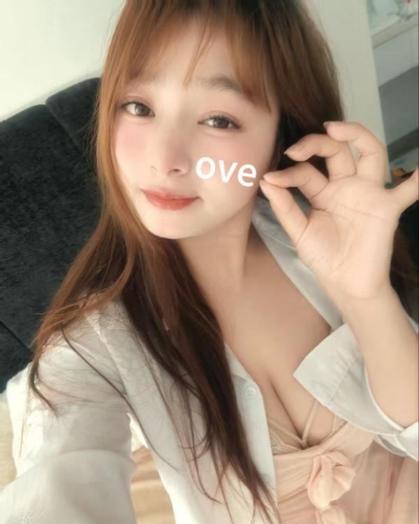 杭州东站巨乳青妹