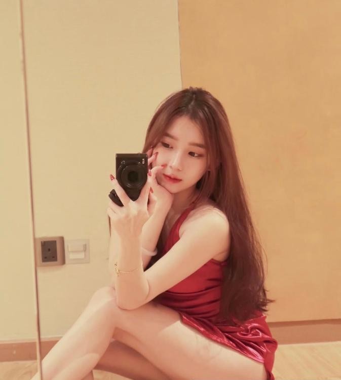 一个过年不休息的美女