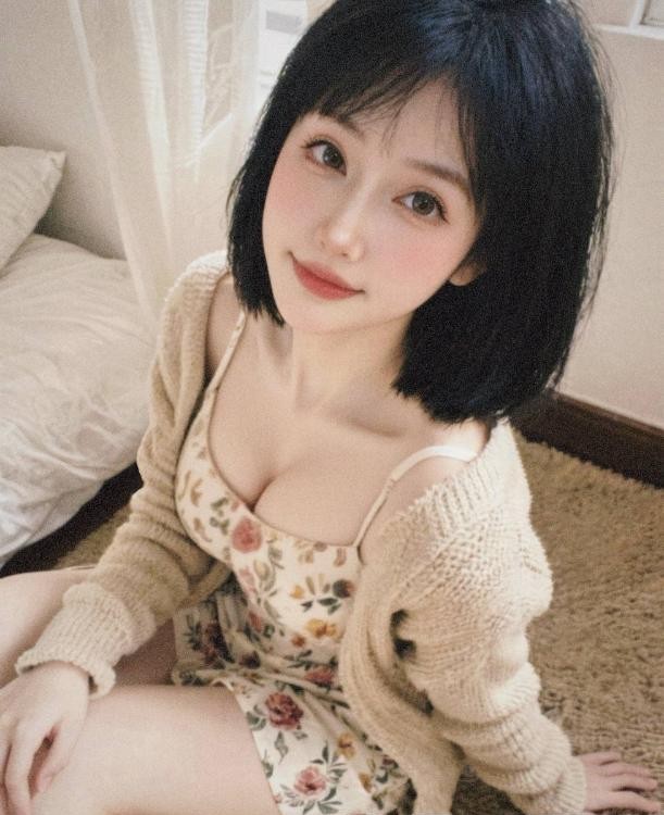 一线天翘臀颜值老师