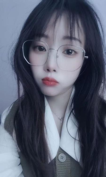 眼镜妹萌萌