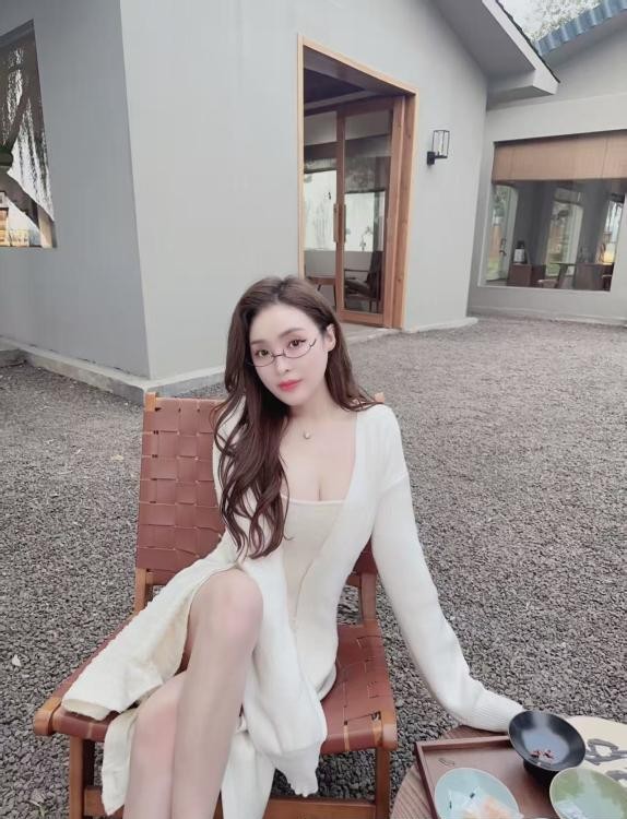 高挑风骚巨乳小米粒