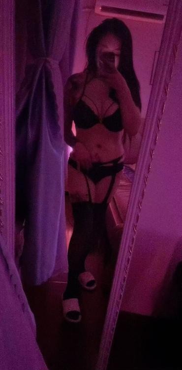 栖霞性感肥臀巨乳