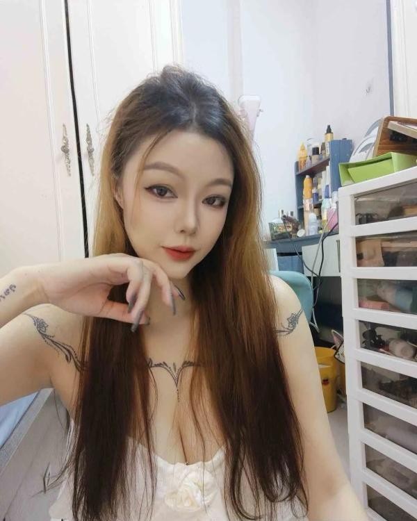 大胸朵朵气质佳