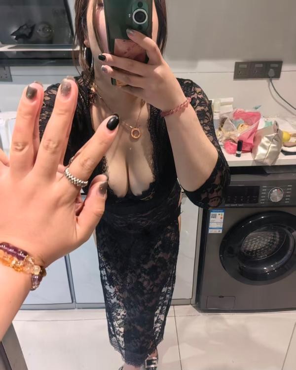 江岸肥臀骚妞妞