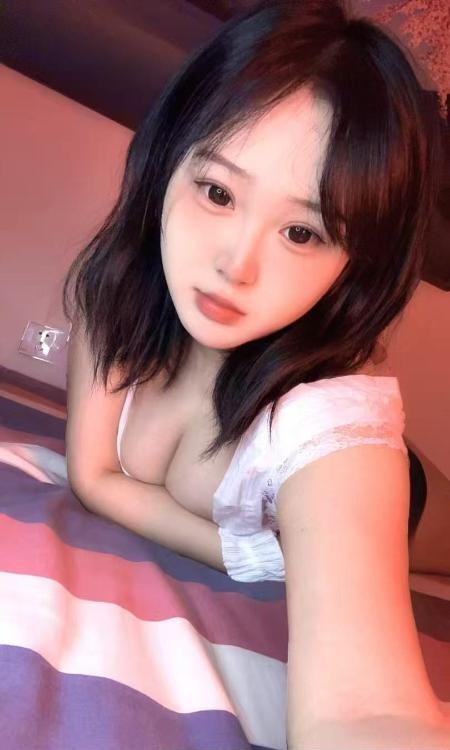 大胸纯欲小姐姐