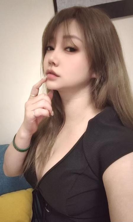 打卡白云大奶草莓