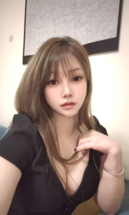 打卡白云大奶草莓