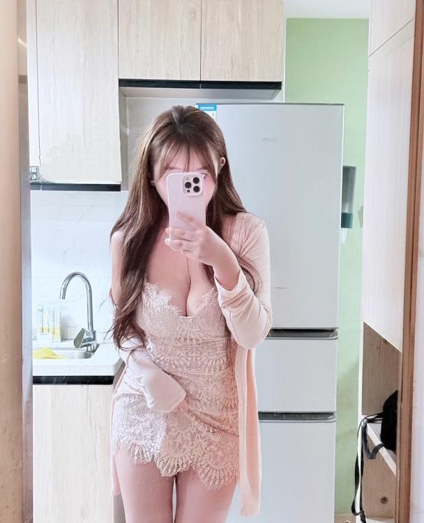 胸大屁股翘的豆豆