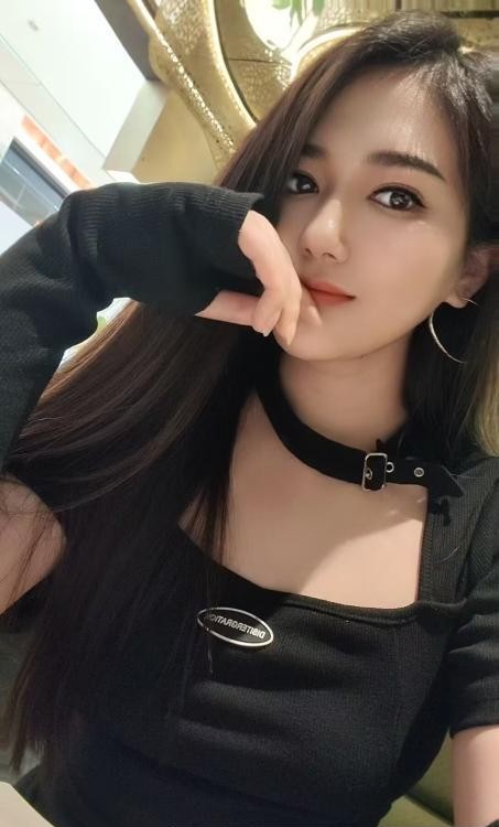 苗条紧逼大奶小骚妹