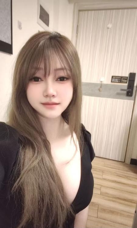 打卡白云大奶草莓