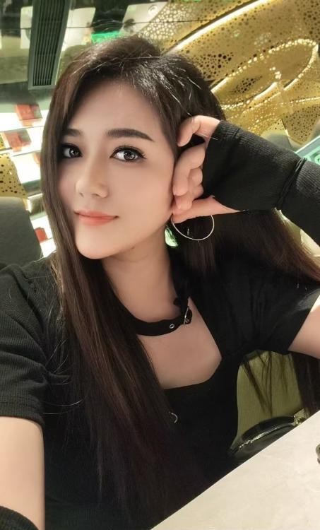 苗条紧逼大奶小骚妹