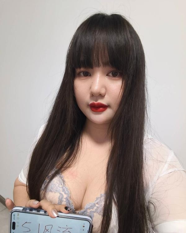 洪山喷水小姐姐