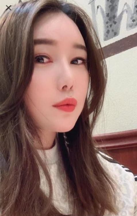 建邺吾悦广场小姐姐