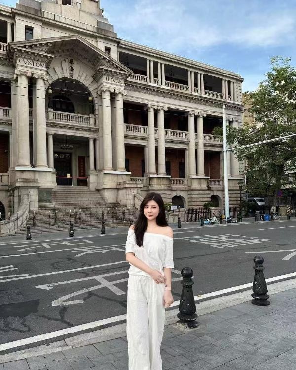 依然美女小姐姐