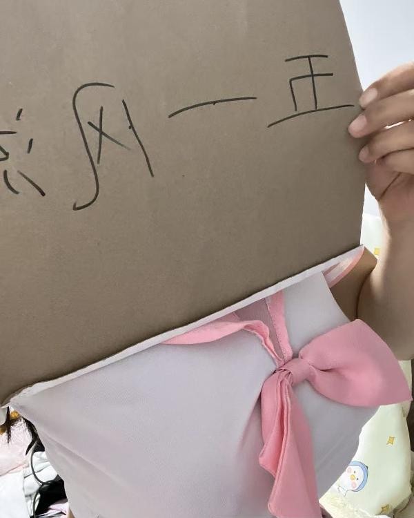 东站巨臀三通小姐姐