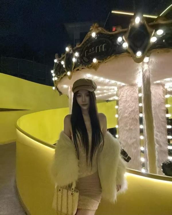 高颜值高挑美女