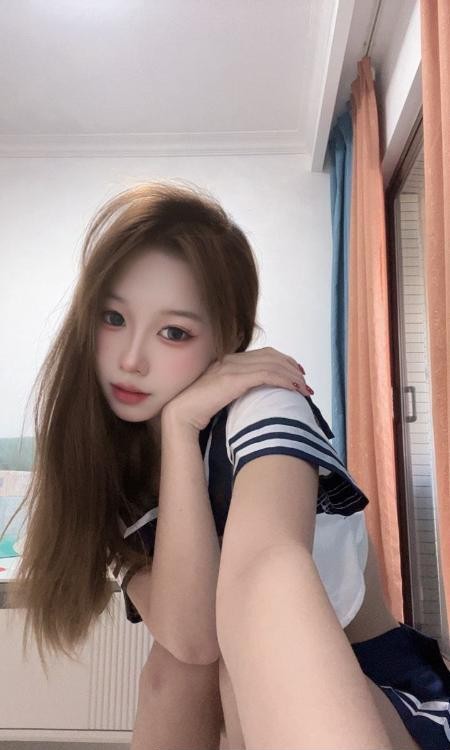 制服一线天蓓蓓