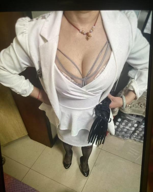 SM大胸泻火骚妇