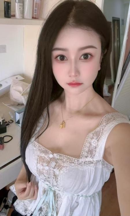 南山泡芙颜值身材一流