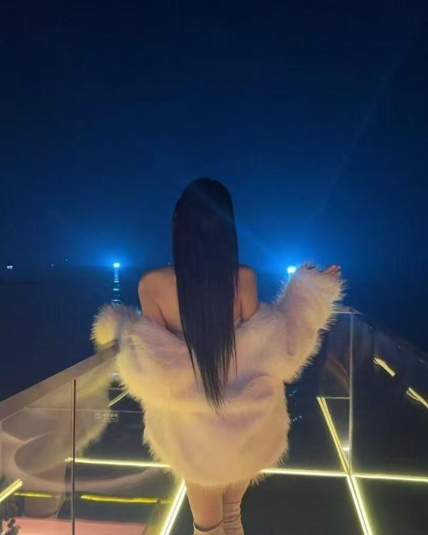 高颜值高挑美女