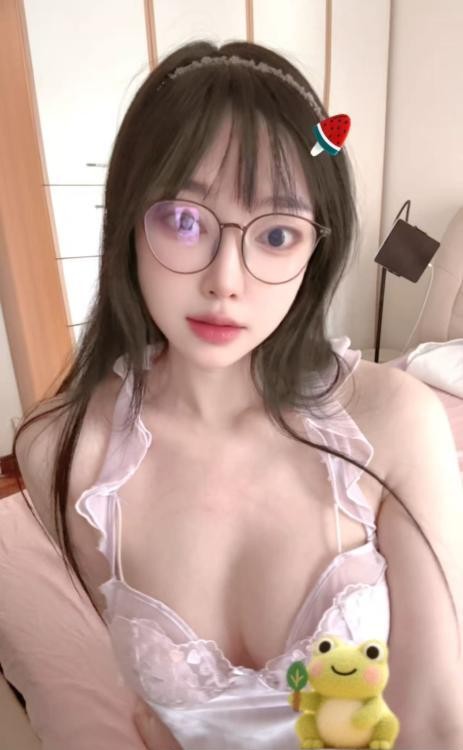 南山大胸眼镜m老师