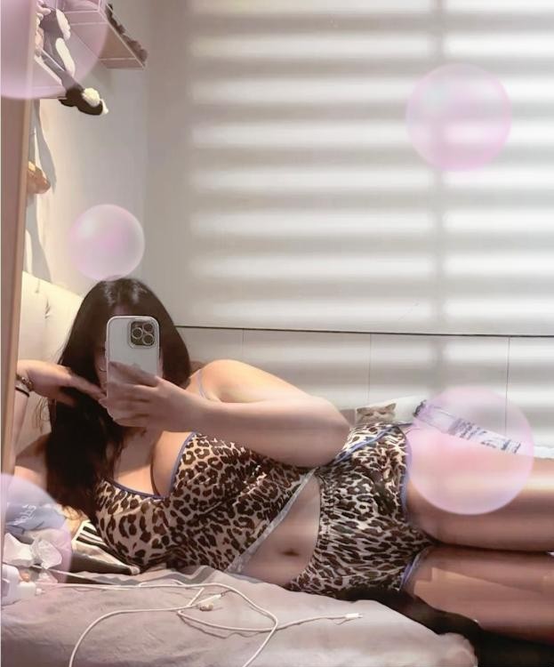 双飞肥臀姐妹花