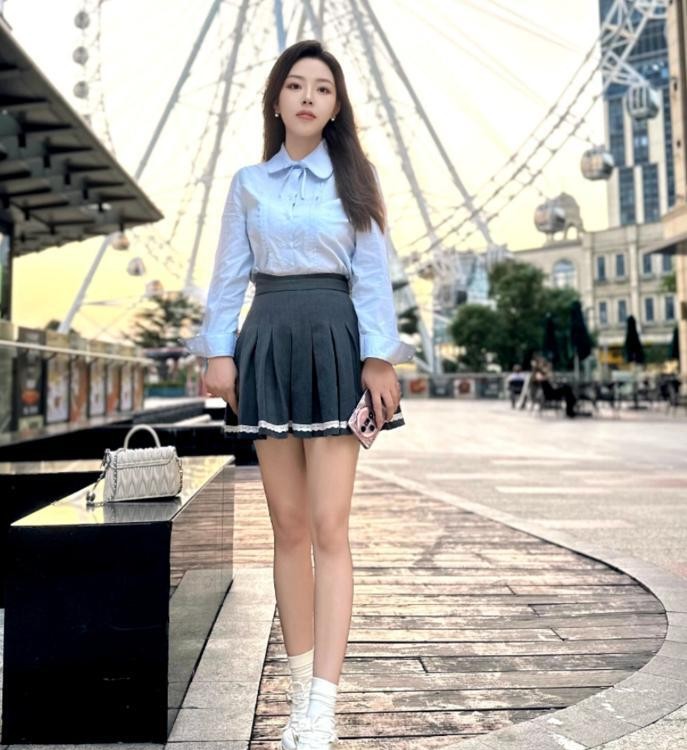 大胸气质小美女