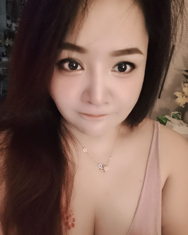 玄武门大胸熟女妹子