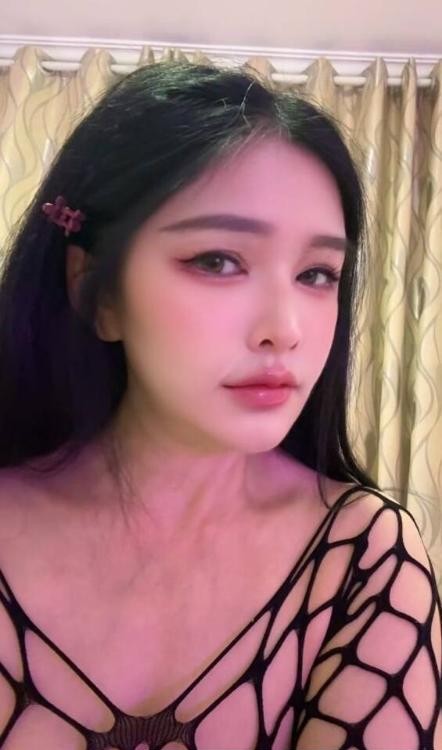 滨江翘臀小妖精曼妮