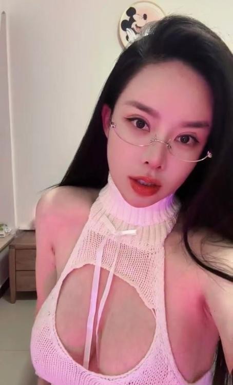 天河性感模特卡丽