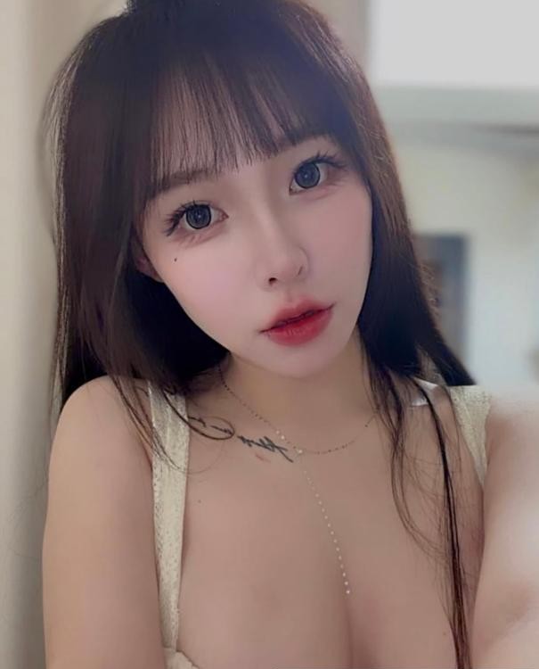 童颜巨乳美女老师