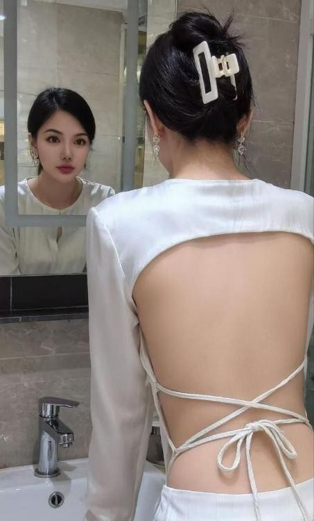 大胸身材好小姐姐