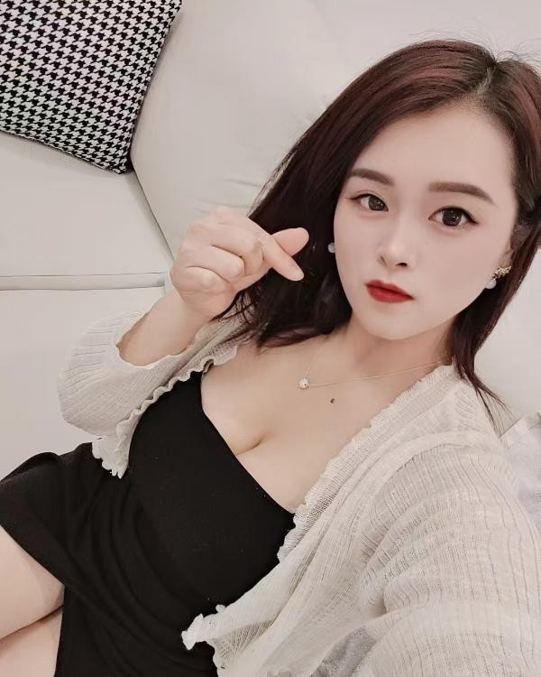 罗湖丰满圆润黑丝温妮