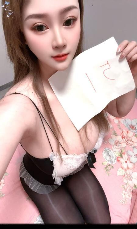 童颜巨乳美女沁雅