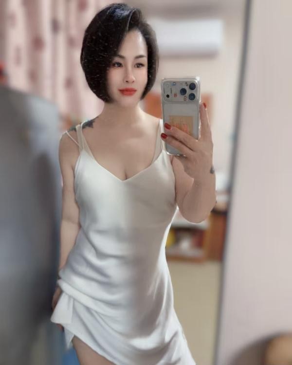 美足白富美少妇