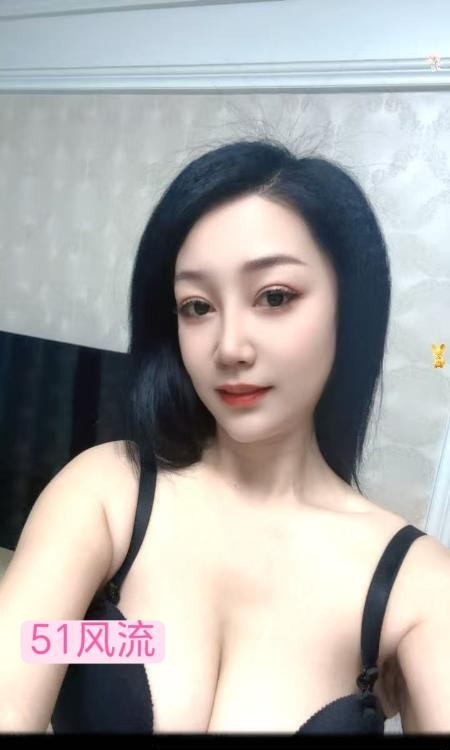 一字马骚妇悠悠