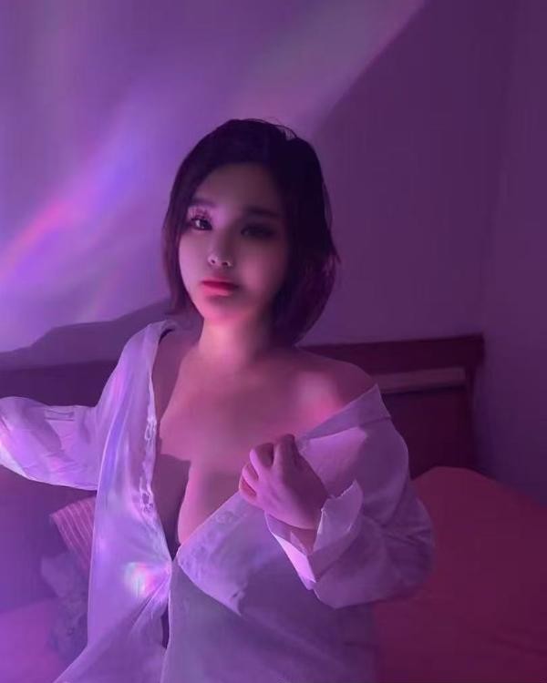 铁西短发大胸妹妹