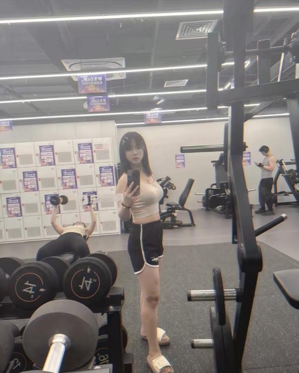 龙岗健身美女扶摇