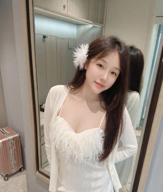 肤白貌美颜值妹子