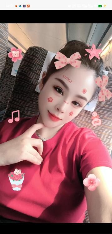 天津之眼附近喷水妞