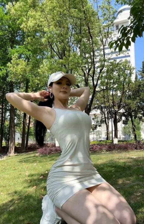 大肥臀美女老师