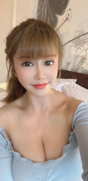 爱深喉的小骚妇